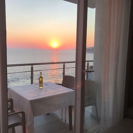 Sunset Apartment Sarandë Esterno foto