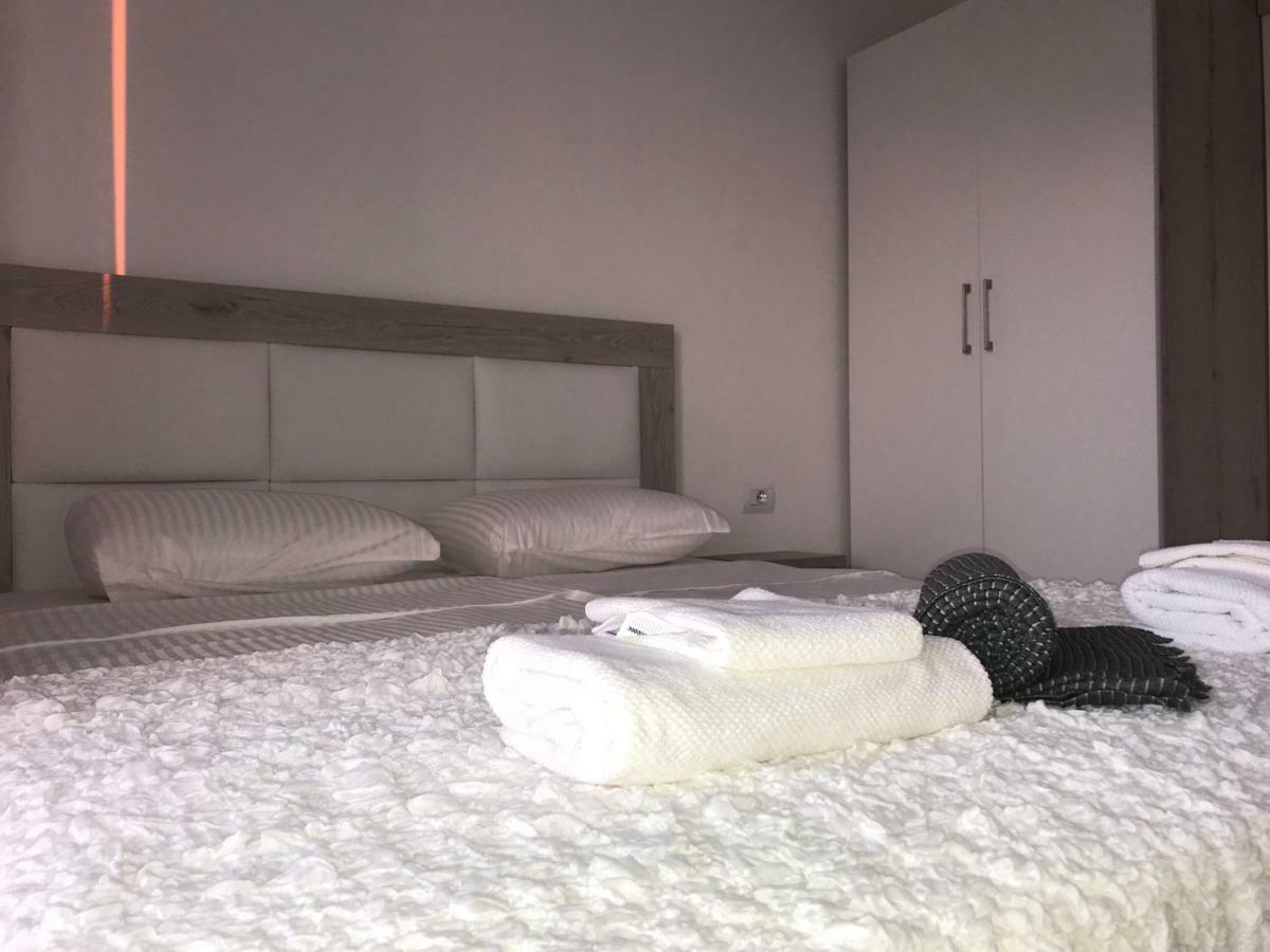 Sunset Apartment Sarandë Esterno foto